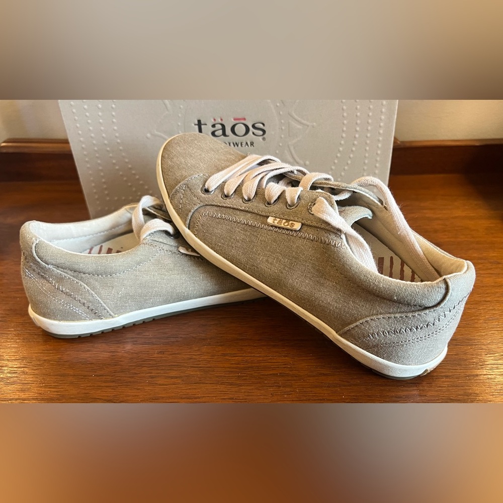 Taos Star Retro Shoe Women 8.5
Brown Canvas Lace Up Arch Support Walking Sneaker